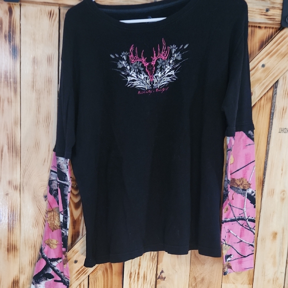 Legendary Whitetails Black and Pink Graphic Long Sleeve Tee
